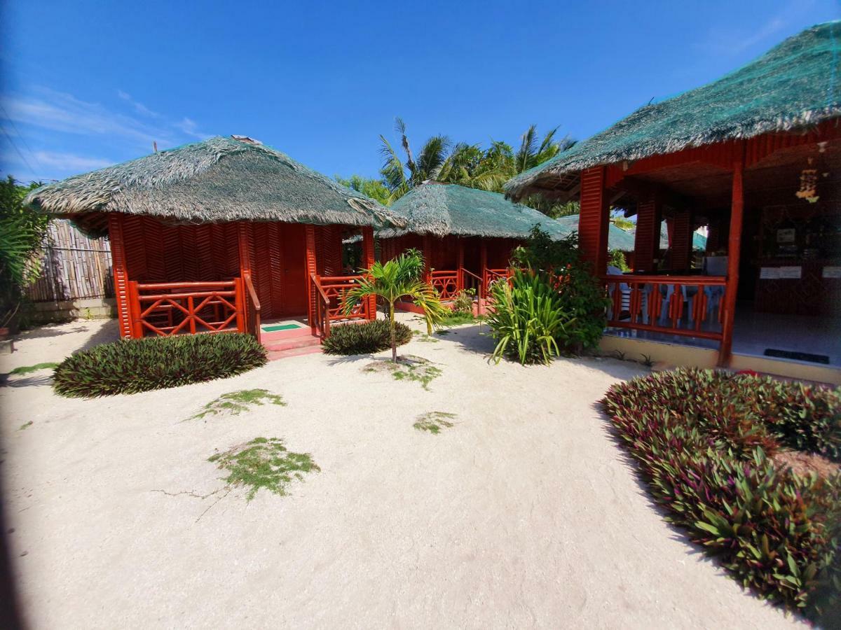 Pareja Tourist Inn Logon Luaran gambar