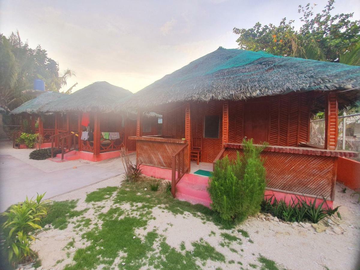 Pareja Tourist Inn Logon Luaran gambar